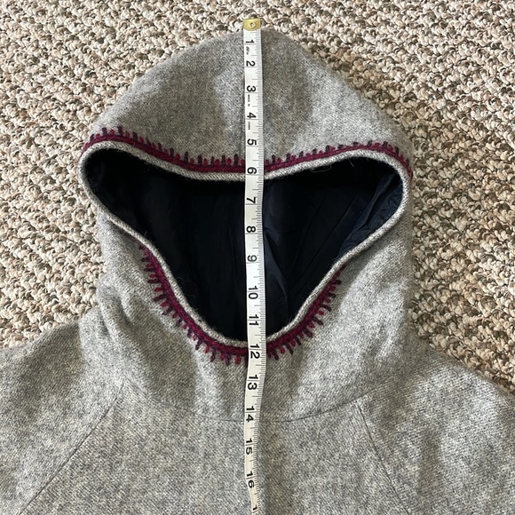 Vintage Handmade Embroidered Norwegian Hooded Wool Poncho - Light Gray/Purple - Picture 12 of 12